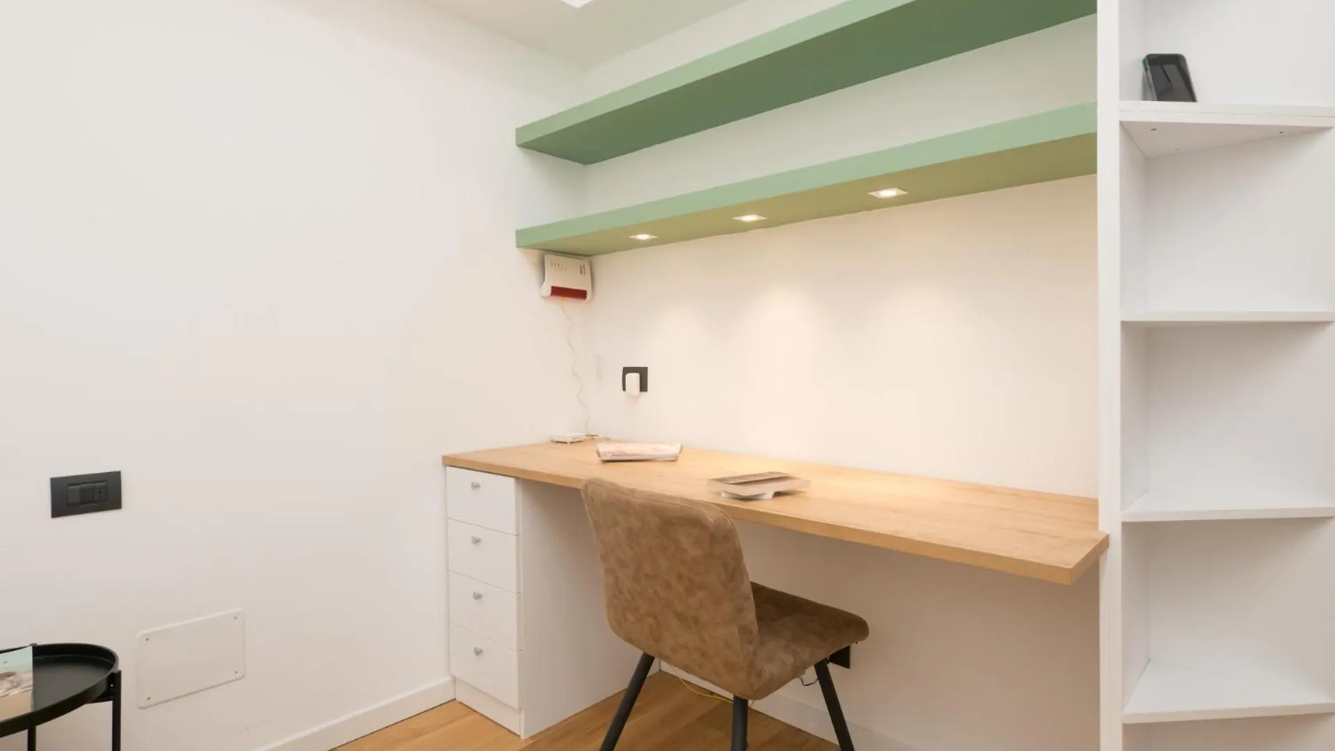 Isola-Garibaldi Newly Renovated 1 Bedroom By Rentopolis Milan 0*,  Italy