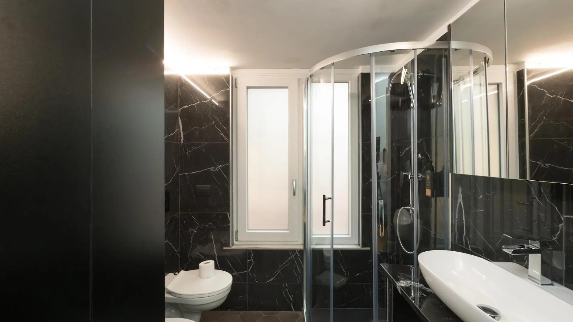 Isola-Garibaldi Newly Renovated 1 Bedroom By Rentopolis Milan