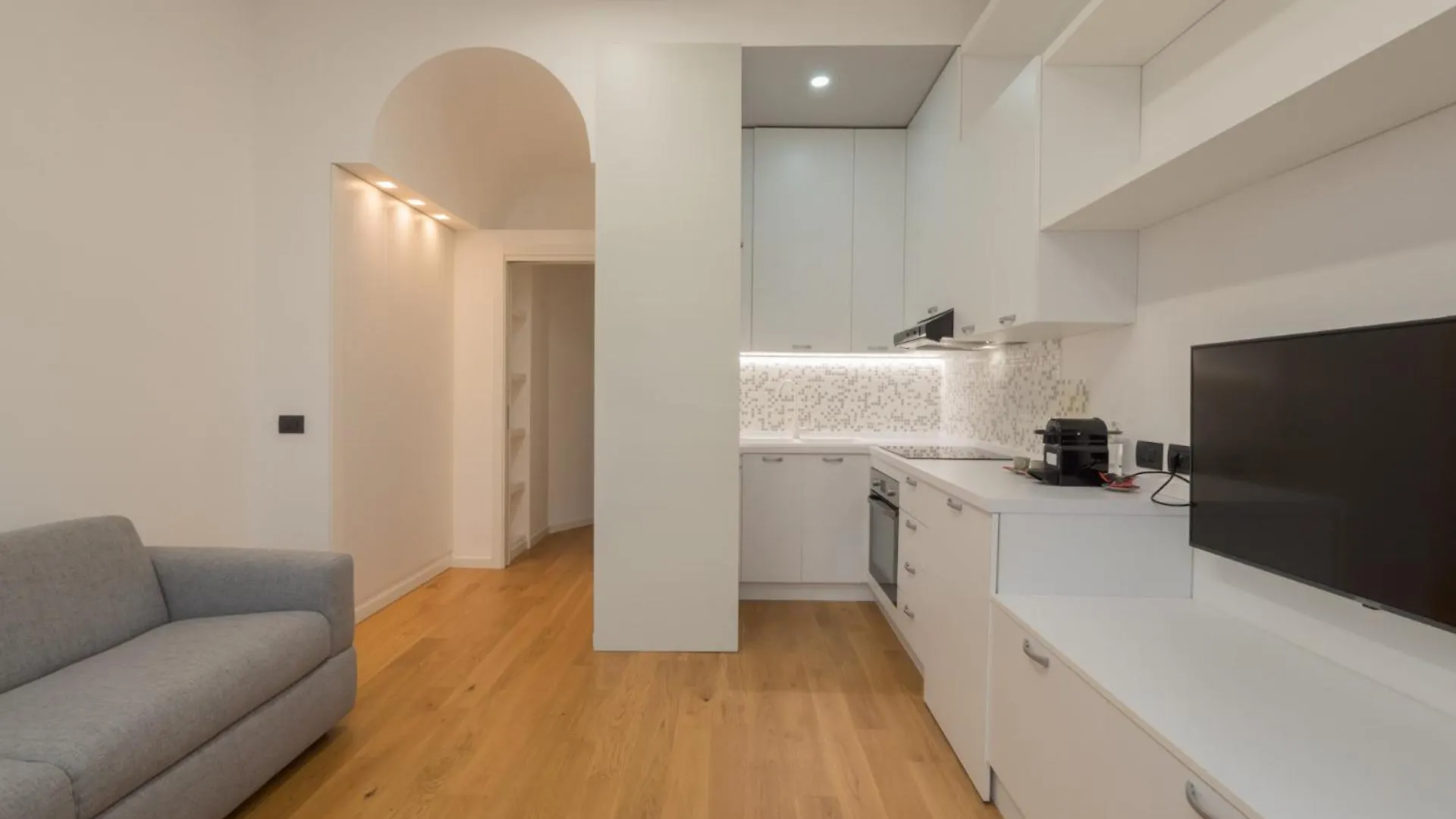 Isola-Garibaldi Newly Renovated 1 Bedroom By Rentopolis Milan