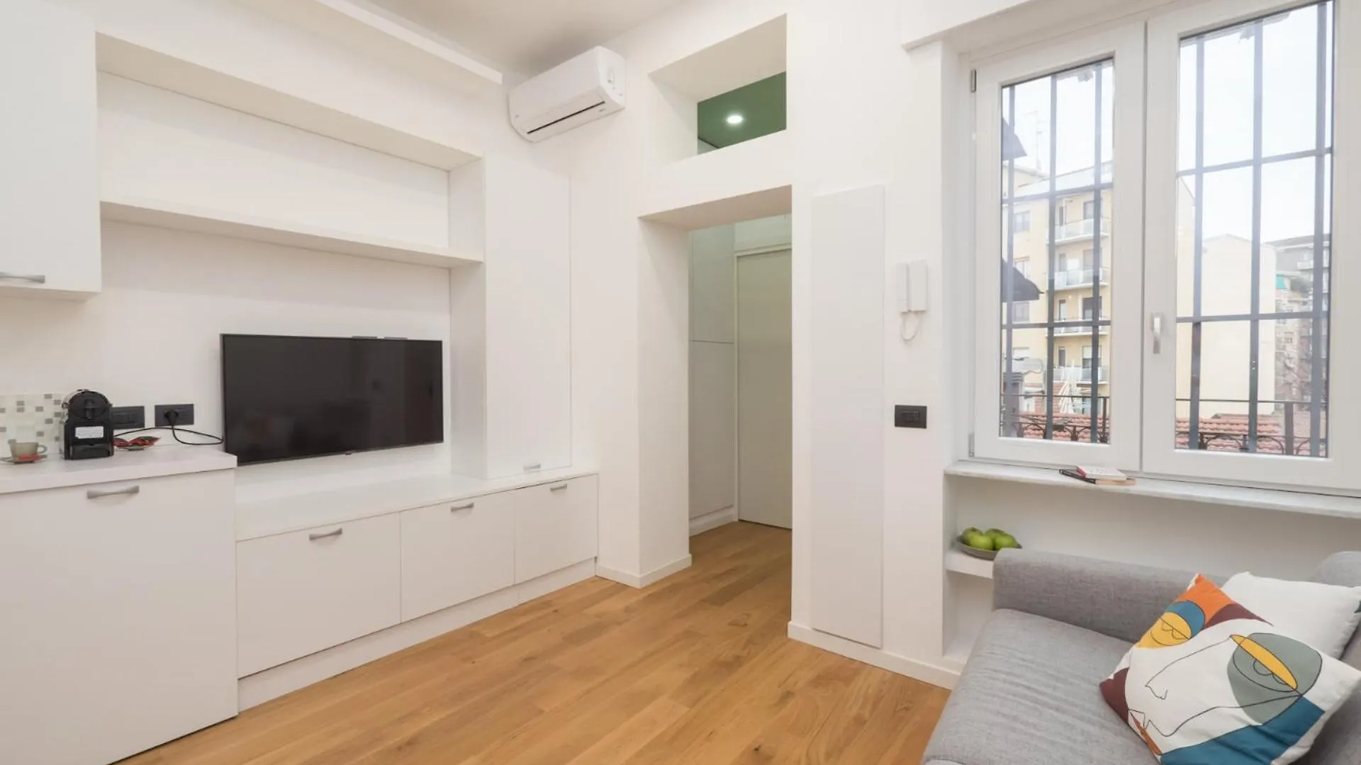 Apartment Isola-Garibaldi Newly Renovated 1 Bedroom By Rentopolis Milan Italy