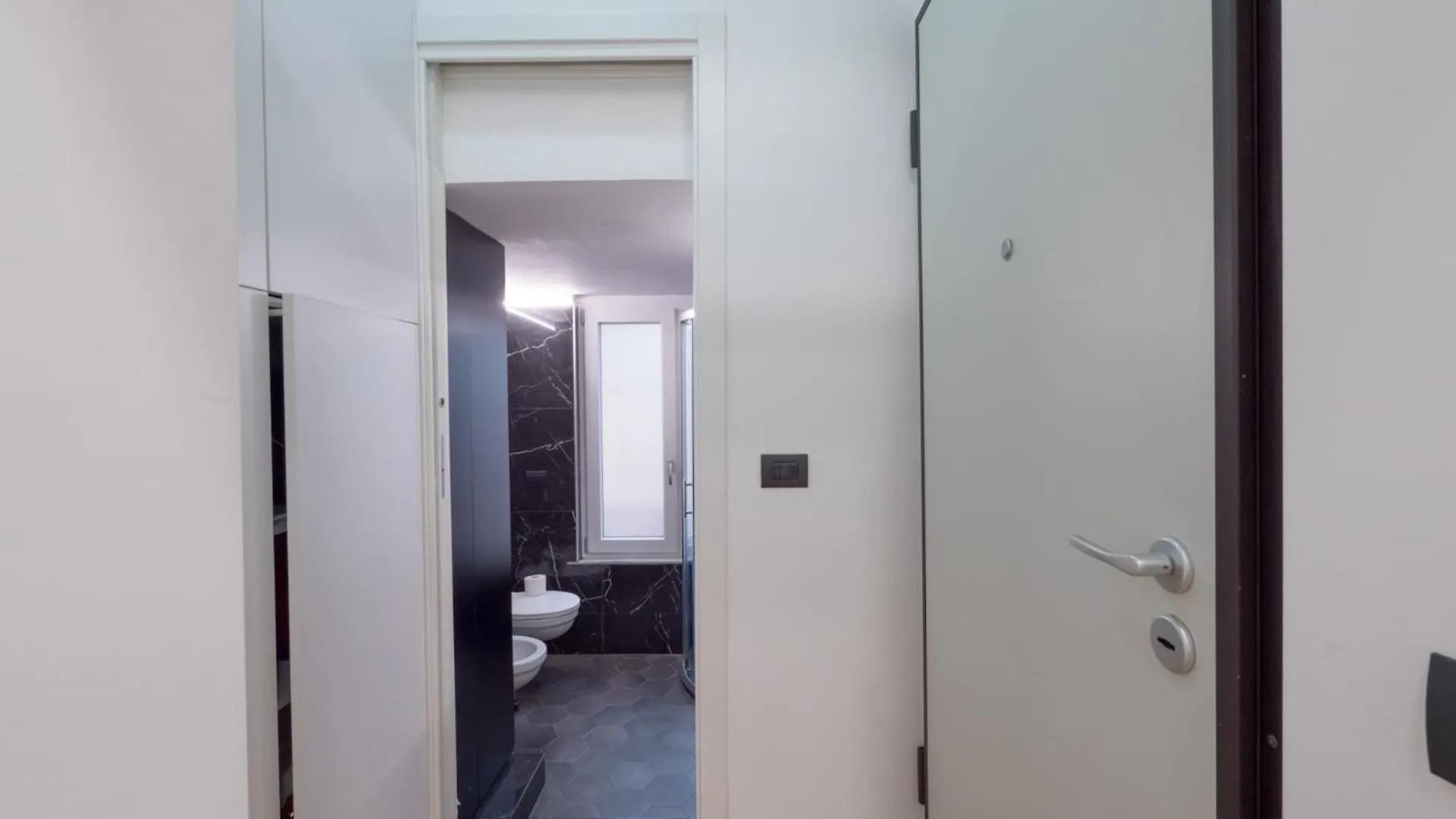Isola-Garibaldi Newly Renovated 1 Bedroom By Rentopolis Milan